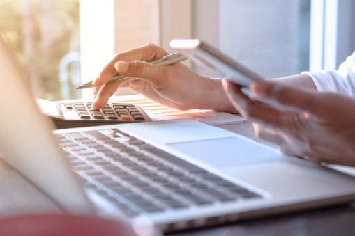 勤怠確認・給与関連業務